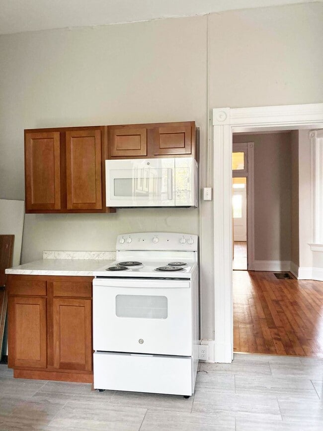 Building Photo - 3221 Bishop St