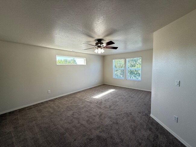 Building Photo - Freshly Updated Four Bedroom