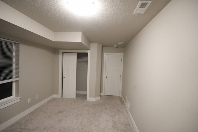 Building Photo - Welcome Home - Single Family Available Now