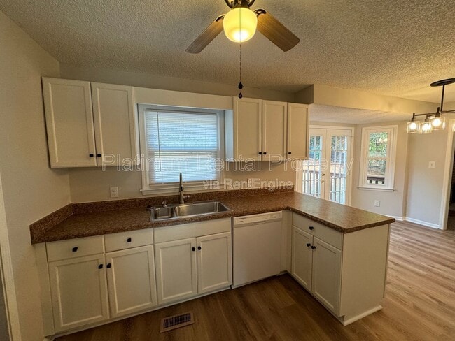 Building Photo - 3605 Knoll Crest Trail