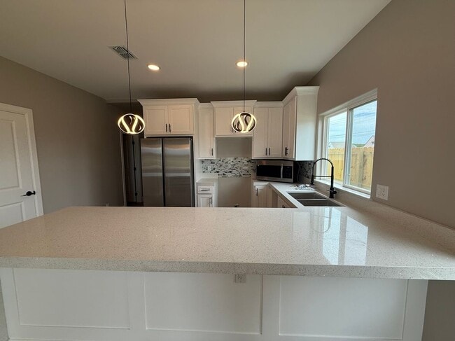 Building Photo - 3211 Villa Rosa Dr