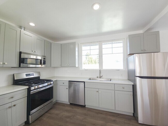 Building Photo - 4 bed 3 bath Single-family Home in Glenview/Lower Diamond area of Oakland