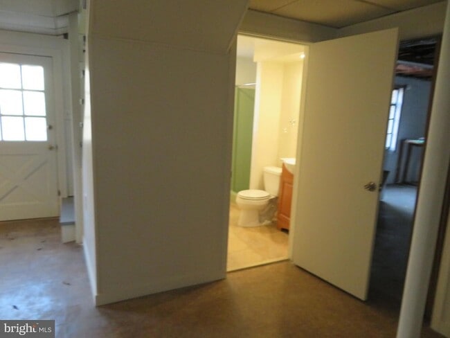 Building Photo - 26 Lakeside Dr