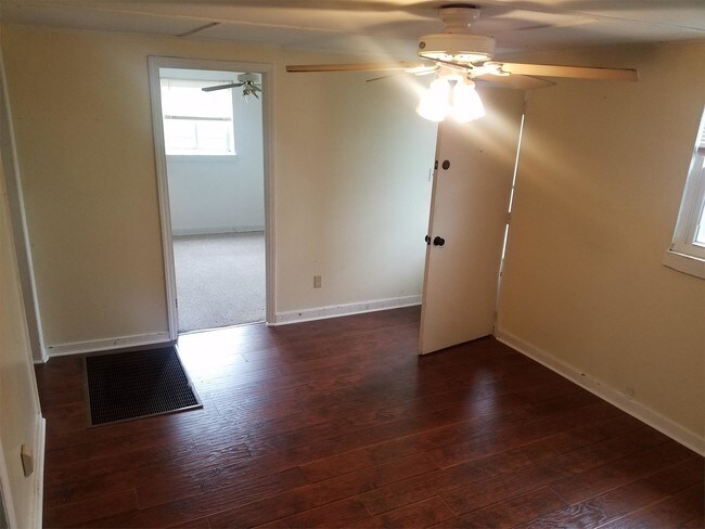 Building Photo - 1000 Vermillion St