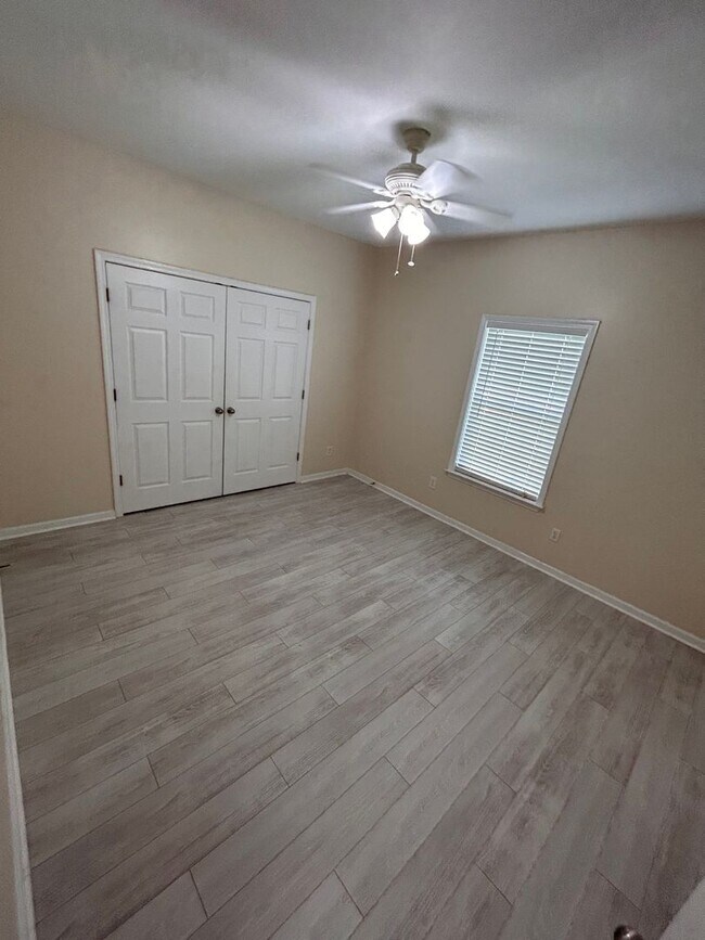 Building Photo - 407 Millenia St