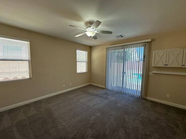 Building Photo - Spacious House
