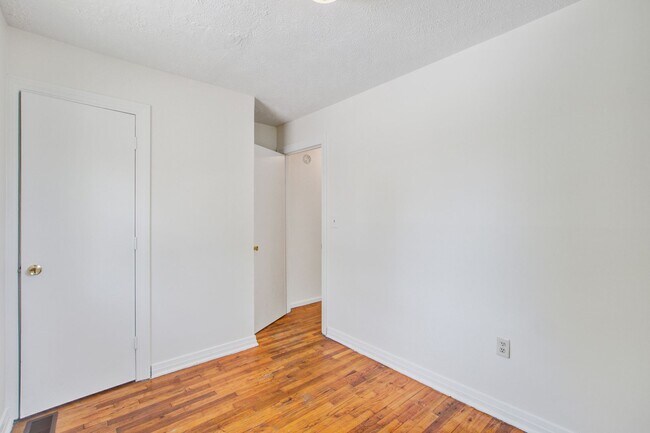 Building Photo - Now Leasing - Charming Renovated 3BR Home Near Downtown Columbia & Major Colleges