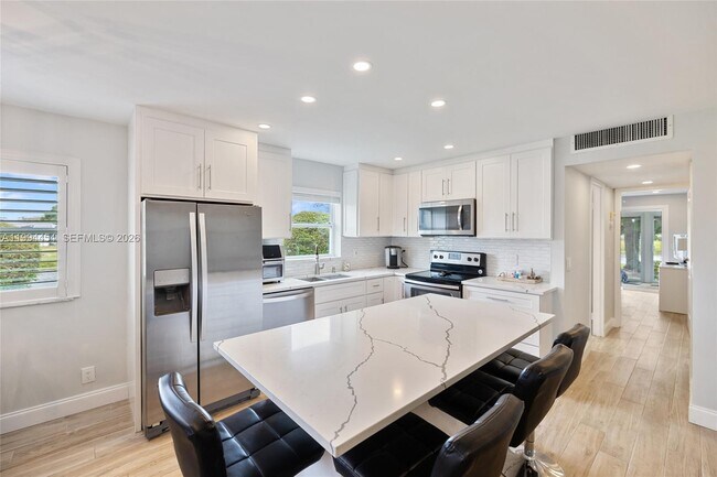 Building Photo - 72 Monaco Ct