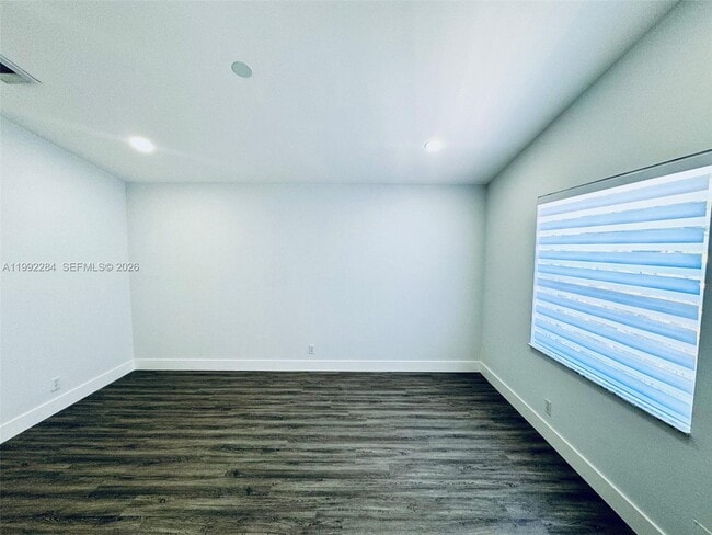 Building Photo - 5002 SW 35th Terrace