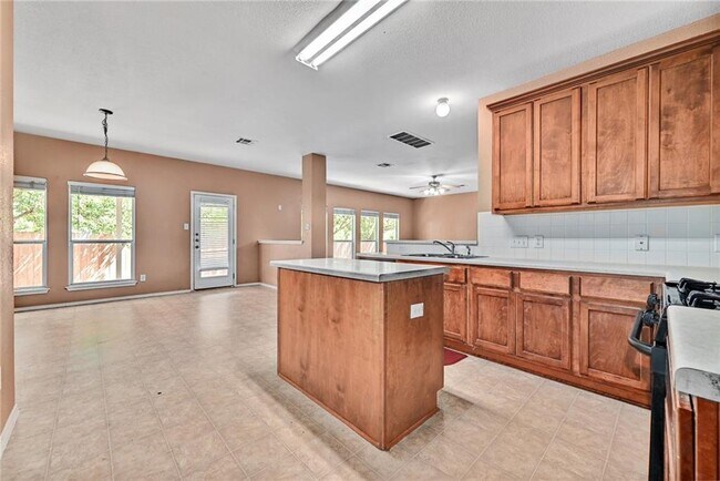 Building Photo - 2049 Rachel Ln