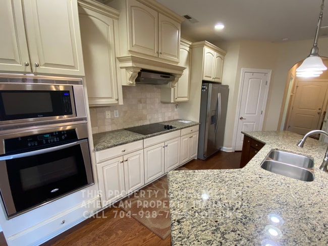 Building Photo - 4891 Breden St