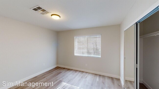 Building Photo - 2 br, 1 bath Apartment - 906 E Roma Avenue
