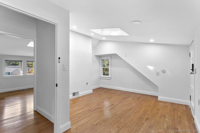 Building Photo - 105 Southworth St