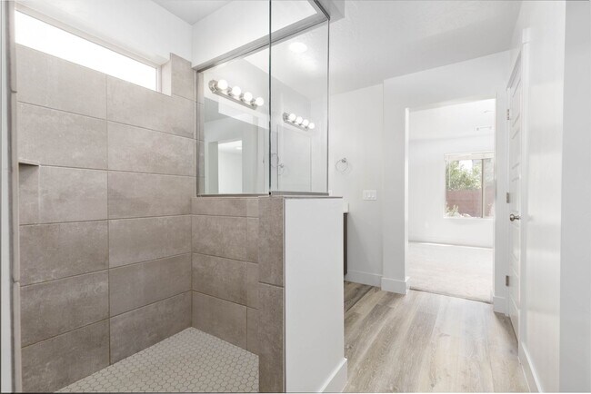 Building Photo - 4 bed | 2.5 bath | 2 car in Desert Canyons