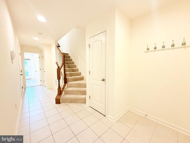 Primary Photo - 9918 Veiled Dawn