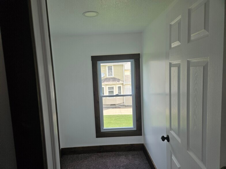 Upstairs Storage/Closet - 318 Lake Shore Dr E