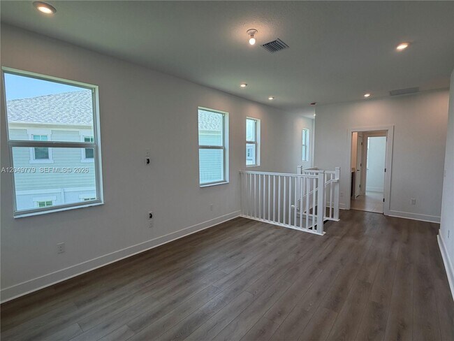 Building Photo - 881 SW Bushel Trl