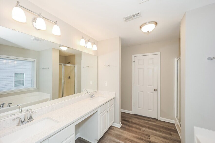 Building Photo - 8949 Crest View Cir