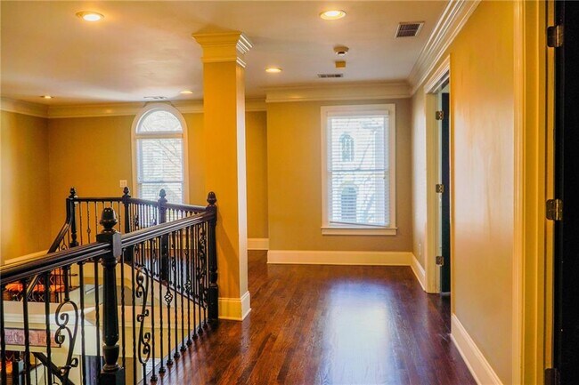 Building Photo - 1127 Ashton Bluff Dr NE