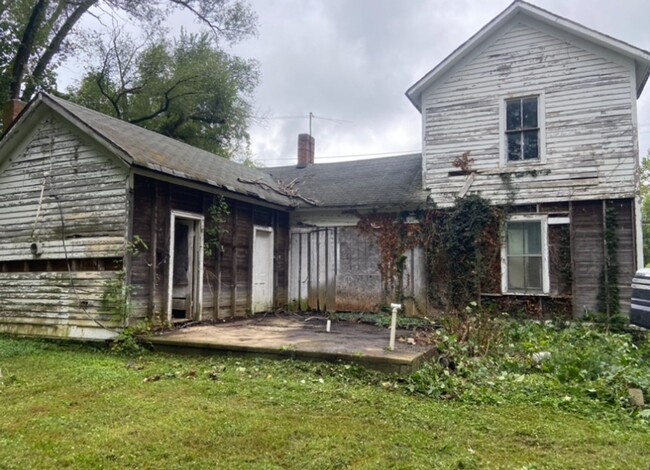 Building Photo - Historic Property! - $290 Month / $600 Down