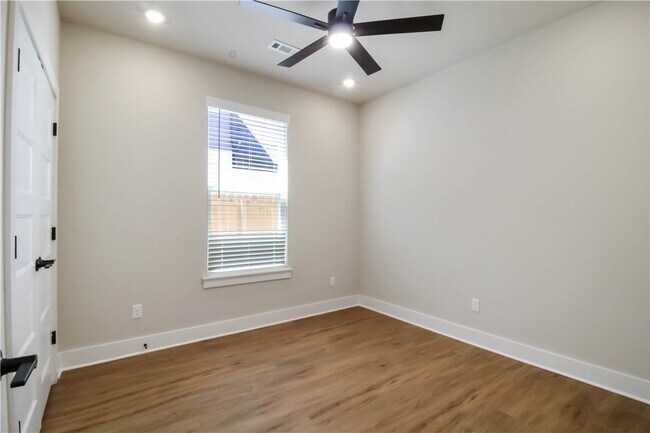 Building Photo - 1840 Momi St
