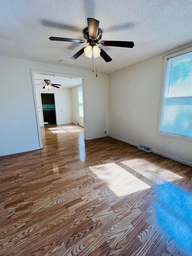 Building Photo - 236 W 10th St