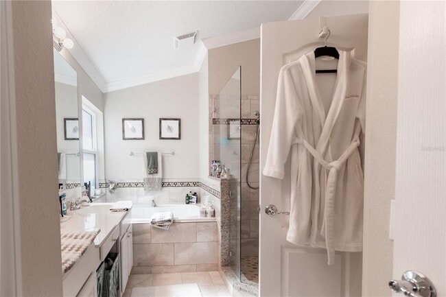 Building Photo - 16204 Nottingham Park Way