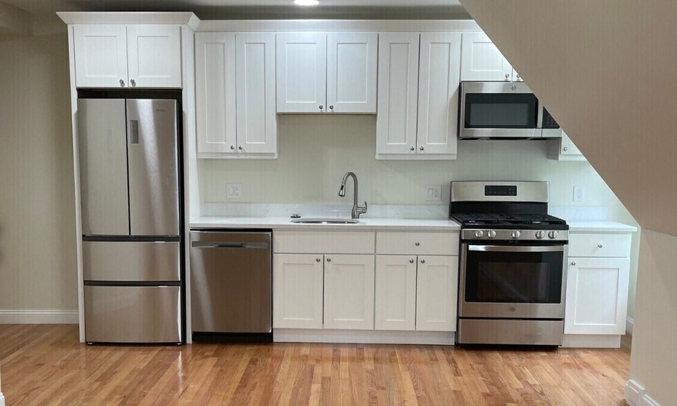 Building Photo - 16 Harris St