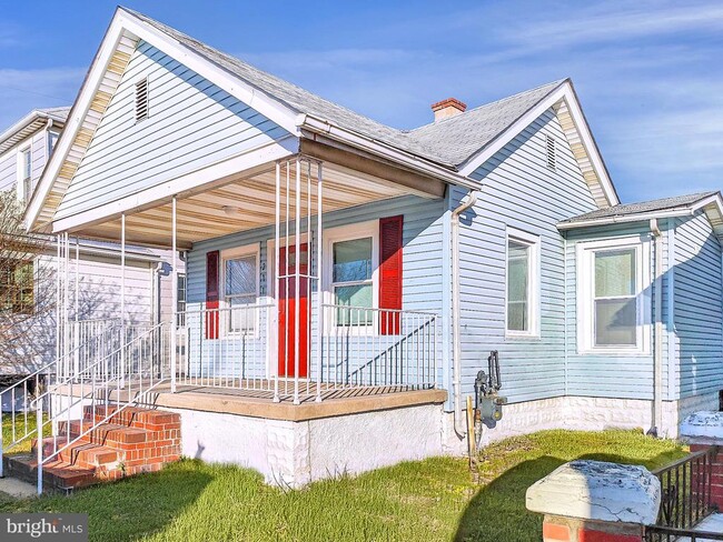 Building Photo - 211 Main St