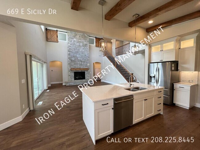 Building Photo - 669 E Sicily Dr