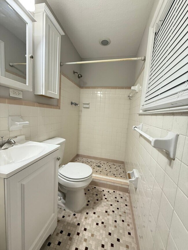 Building Photo - Charming 4-Bedroom Brick Ranch in Historic...