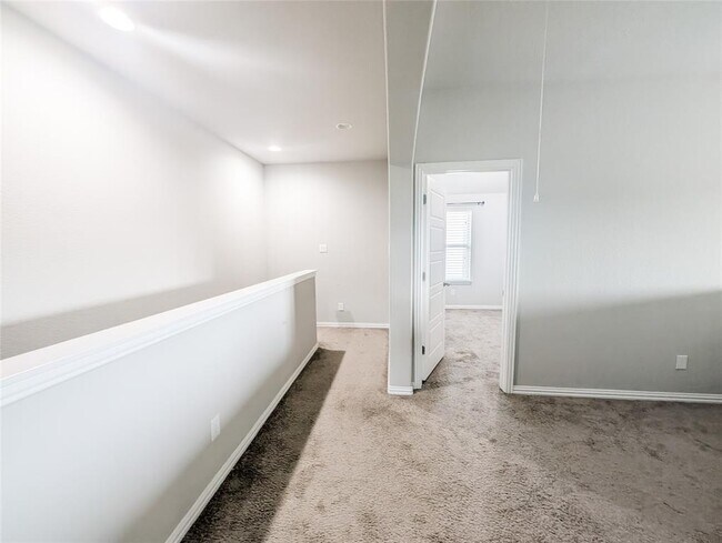 Building Photo - 3636 Mineral Dr