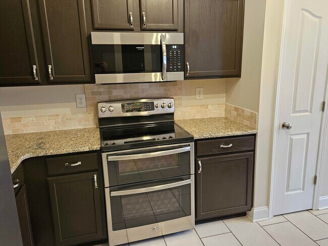 Building Photo - Troutman Area - 3 BR / 2 BA + Bonus Room & Garage