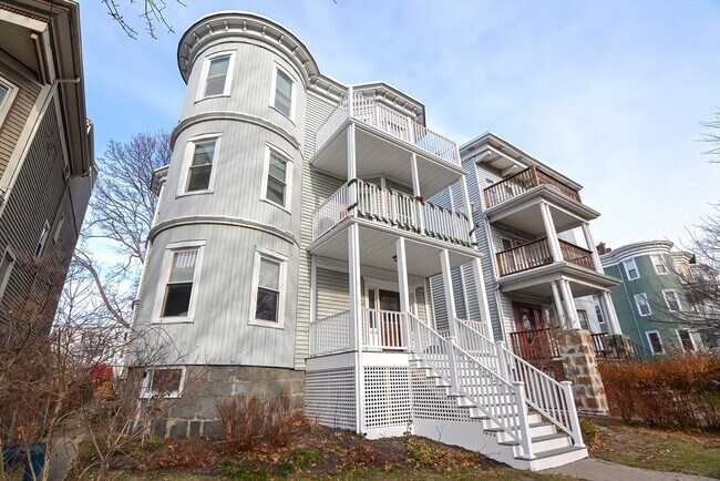Building Photo - 762 Columbia Rd
