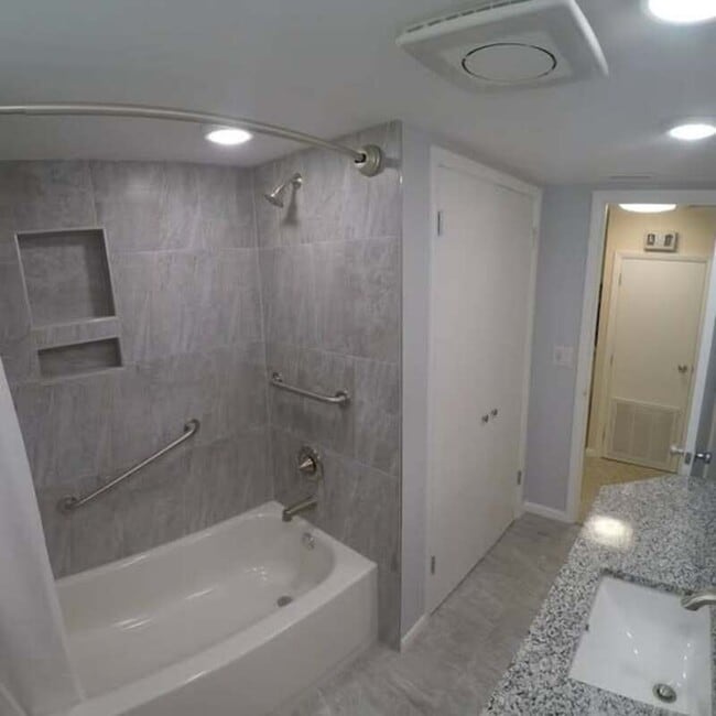 Building Photo - 2447 Baywood Dr W