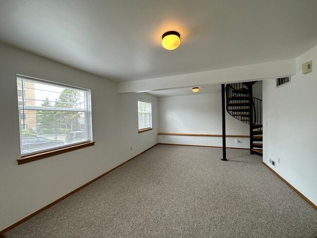 Building Photo - Duplex near WWU! 710/712 N. Garden St.