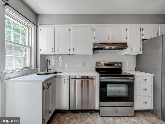 Building Photo - 111 Stanmore Rd