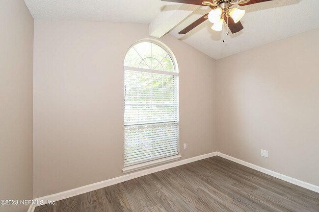 Building Photo - 1693 Spring Branch Dr W