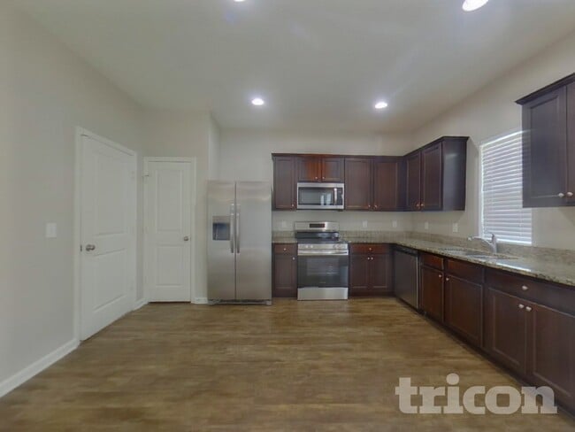 Building Photo - 1058 Lancelot Dr