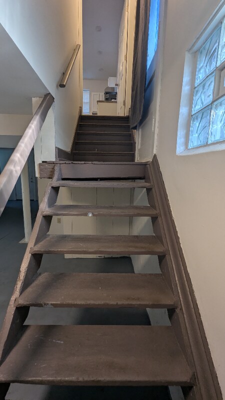 Building Photo - 615 Burr Oak St
