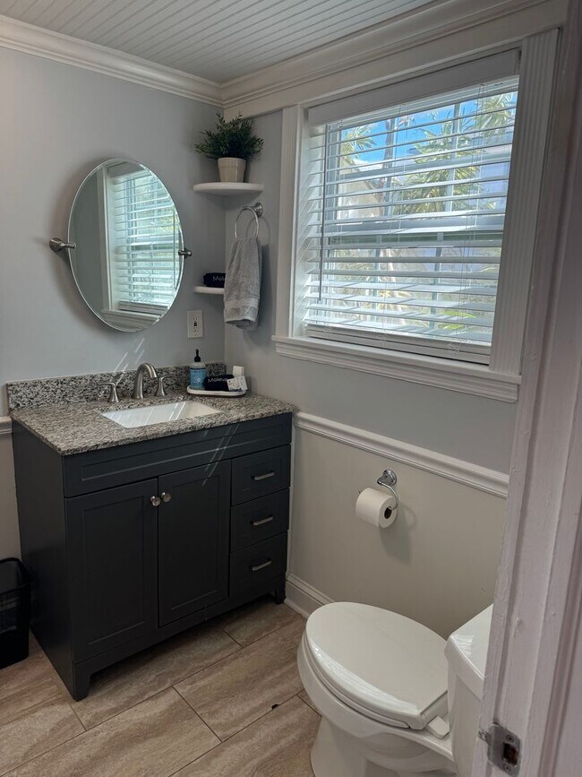 Building Photo - 6-Month Lease Option Available — Stylish First-Floor Condo by Daffin Park with All-Inclusive Util...