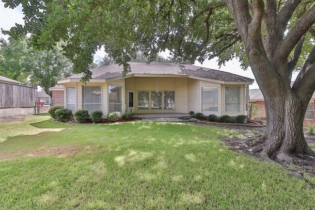 Building Photo - 10910 Scenic Dr