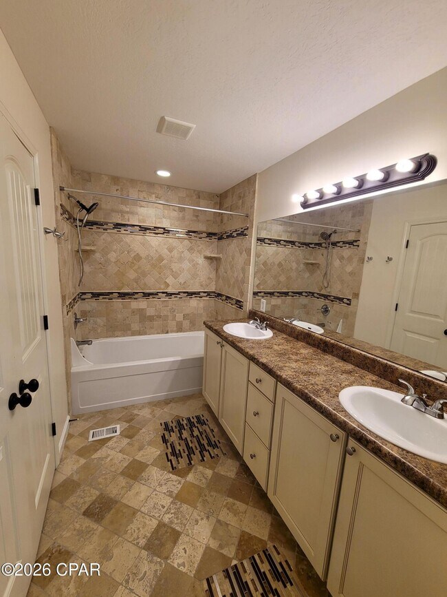 Building Photo - 7218 Quail Hollow Dr