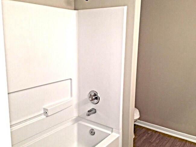 Building Photo - 823 Seabourne Meadow Dr