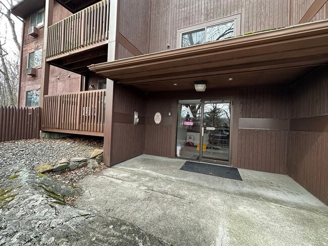 Building Photo - 340 Sunderland Rd