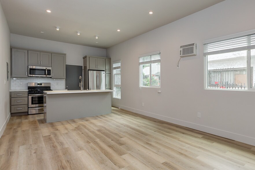 Primary Photo - 1334 S Westlake Ave