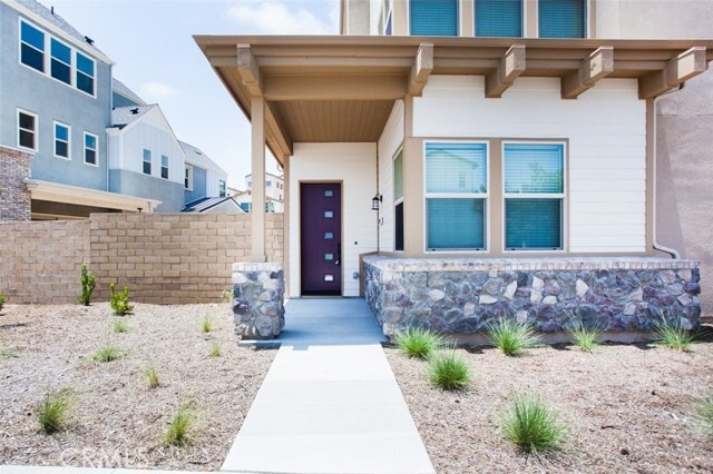 Building Photo - 198 Frame