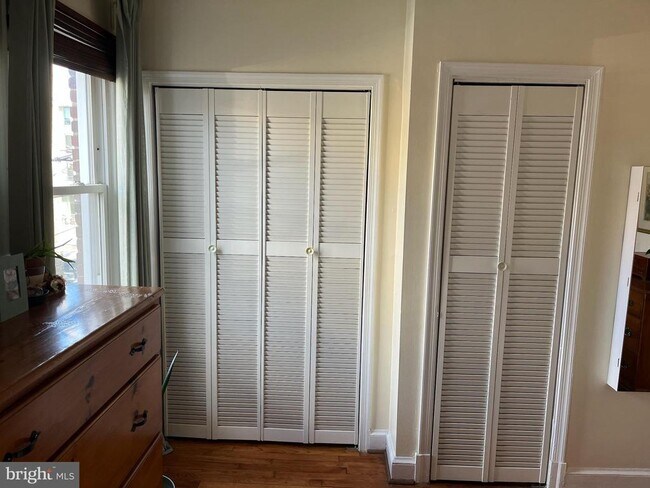 Building Photo - 717 Kearny St NE