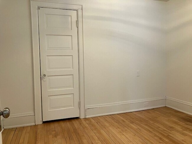 Building Photo - Sharon Apt - 906-908 N 34th Street