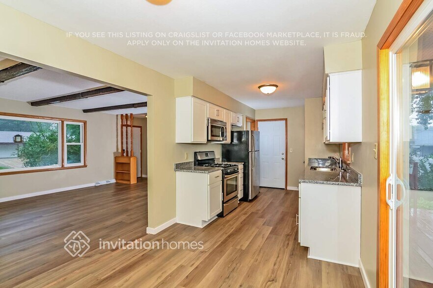 Building Photo - 5900 Aquila Ave N